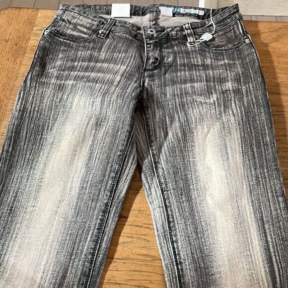 AZZURE LOVE LITE DENIM JEANS.  NEW WITH TAGS - Picture 2 of 16